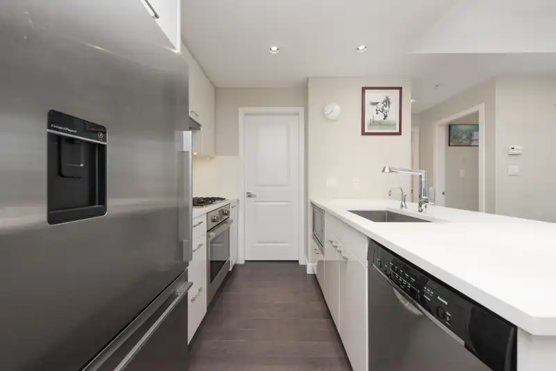 205 6383 CAMBIE STREET - photo 4 of 13