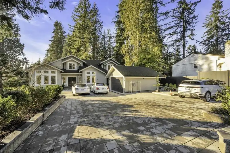 4511 CAPILANO ROAD - photo 1 of 35