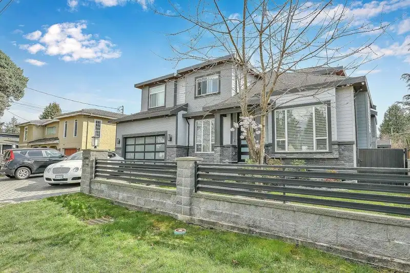 11482 86A AVENUE - photo 2 of 40