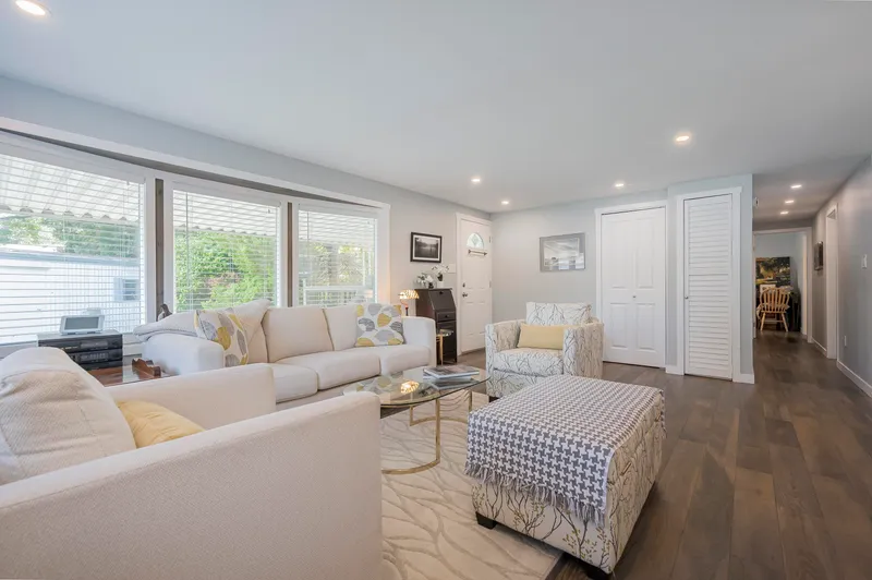 233 1840 160 STREET - photo 4 of 25