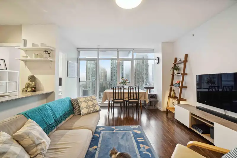 807 480 ROBSON STREET - photo 2 of 26