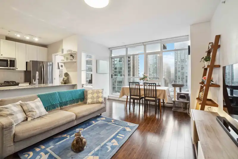 807 480 ROBSON STREET - photo 3 of 26