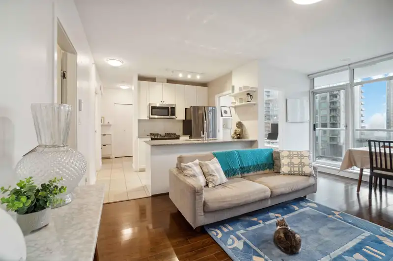 807 480 ROBSON STREET - photo 4 of 26
