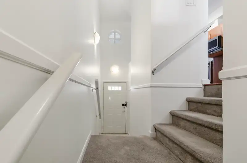 136 935 EWEN AVENUE - photo 2 of 22