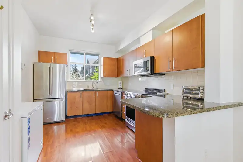 136 935 EWEN AVENUE - photo 4 of 22