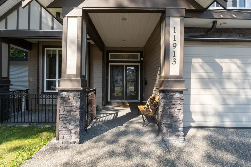 11913 96A AVENUE - photo 4 of 38