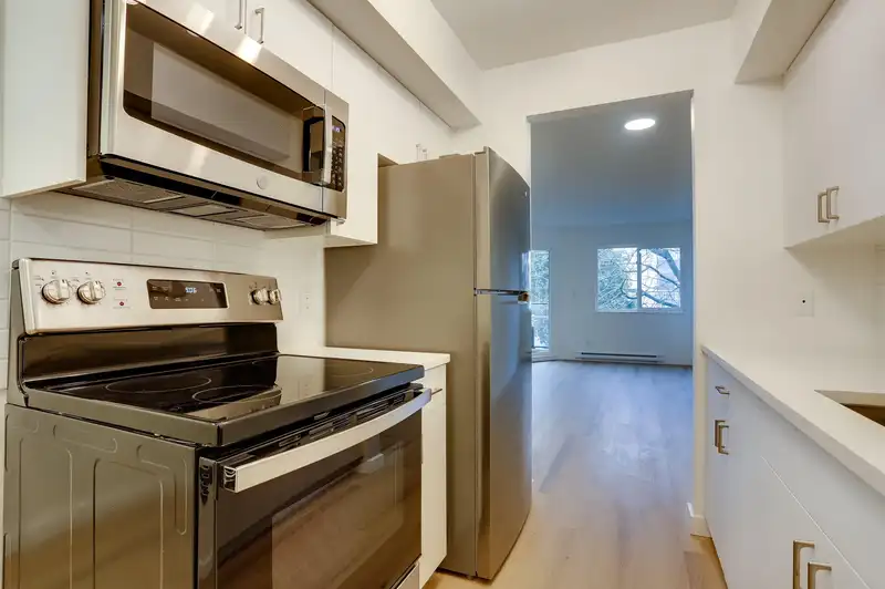 302 1251 W 71ST AVENUE - photo 3 of 23