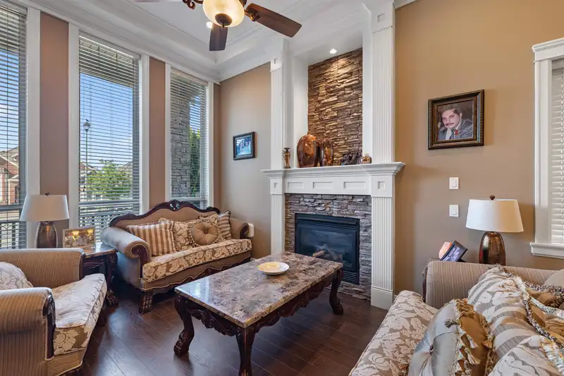 16466 87A AVENUE - photo 2 of 38