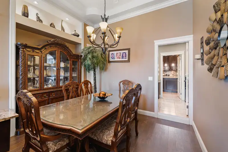 16466 87A AVENUE - photo 3 of 38