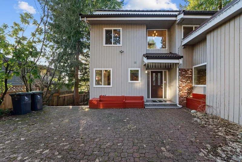 271 MONTROYAL BOULEVARD - photo 2 of 25