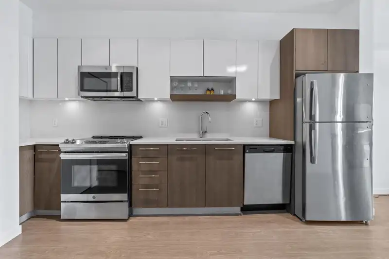 412 13768 108 AVENUE - photo 3 of 34