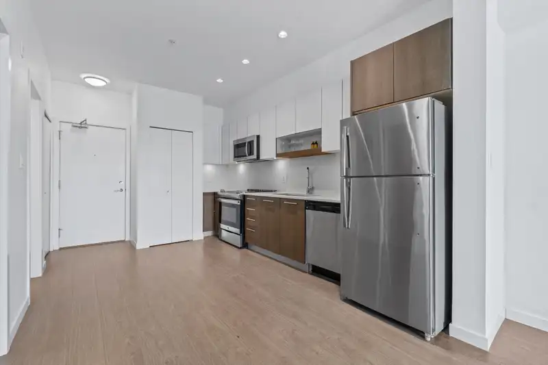 412 13768 108 AVENUE - photo 4 of 34