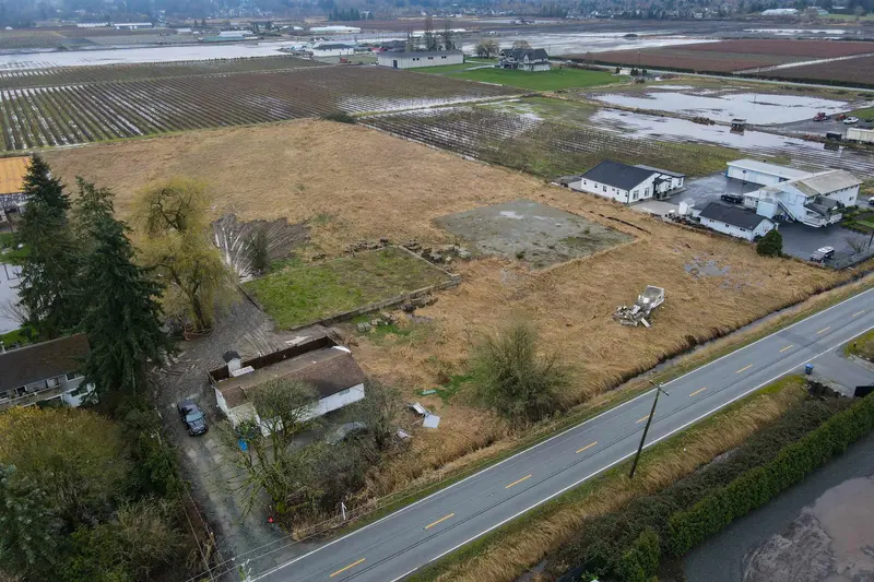 16952 40 AVENUE - photo 3 of 20