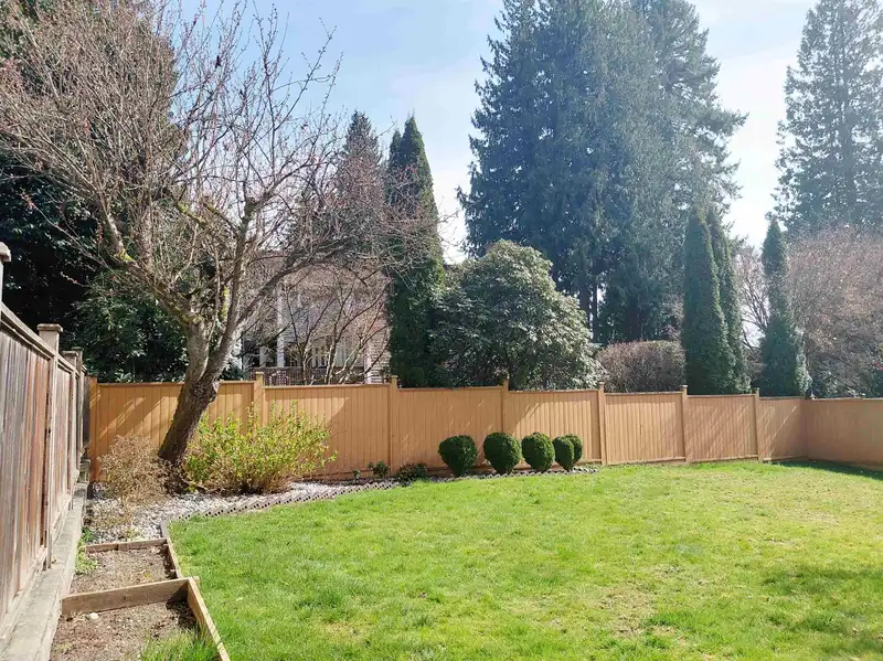 453 WALKER STREET - photo 2 of 33
