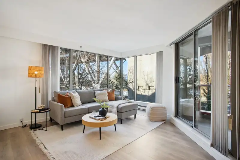 401 1006 BEACH AVENUE - photo 1 of 40