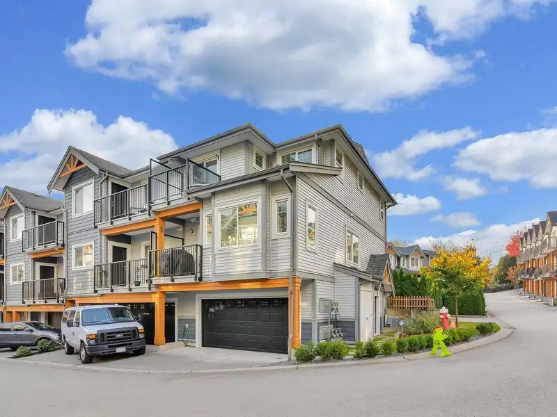 22 22810 113 AVENUE - photo 1 of 34