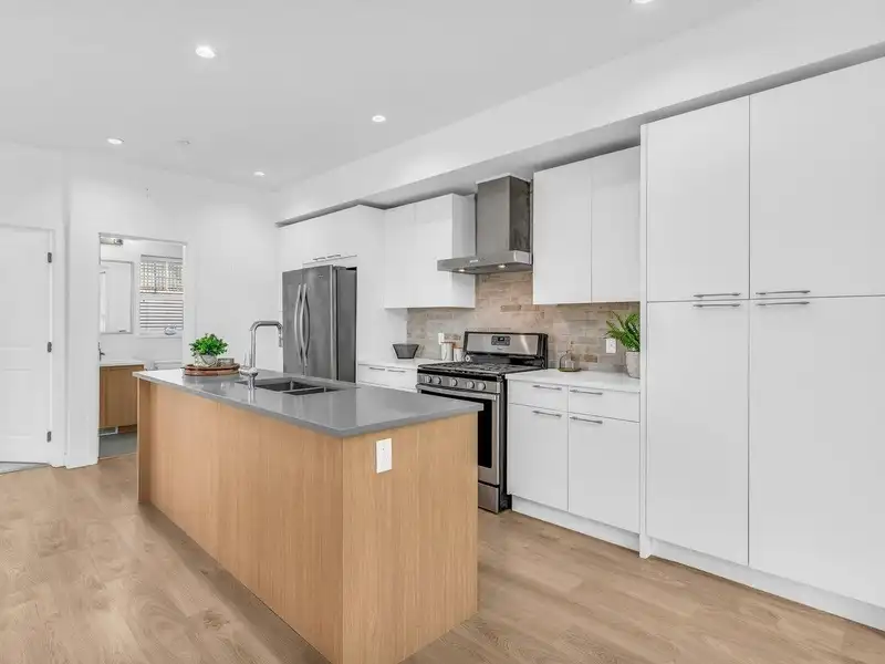 22 22810 113 AVENUE - photo 3 of 34