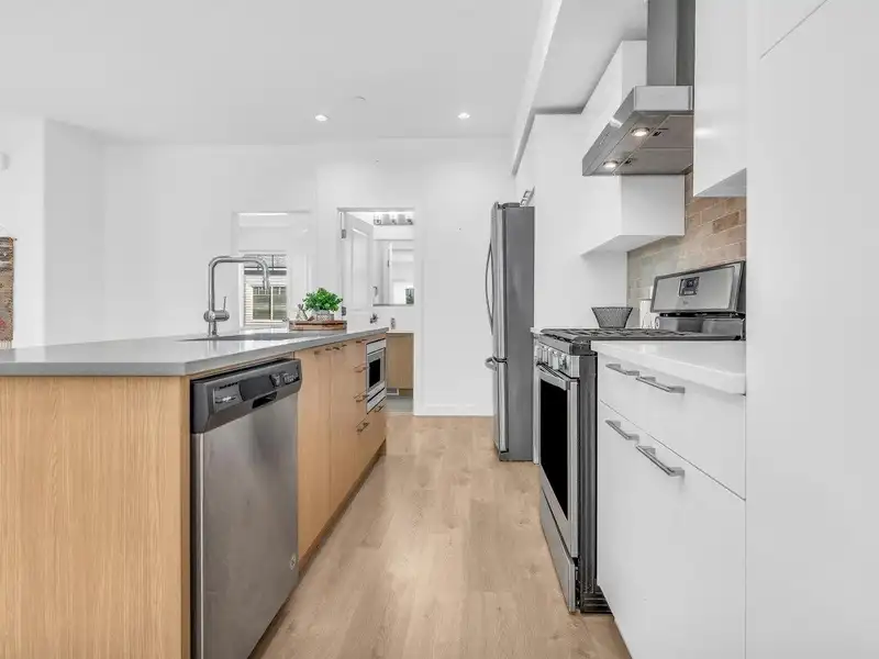 22 22810 113 AVENUE - photo 4 of 34