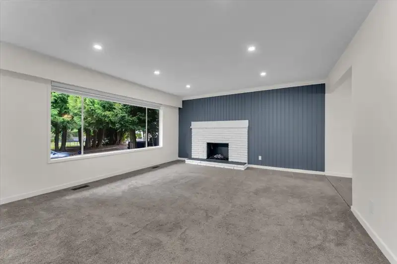 2558 LAKEVIEW CRESCENT - photo 4 of 31