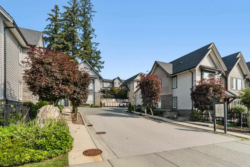 101 14555 68 AVENUE - photo 1 of 25