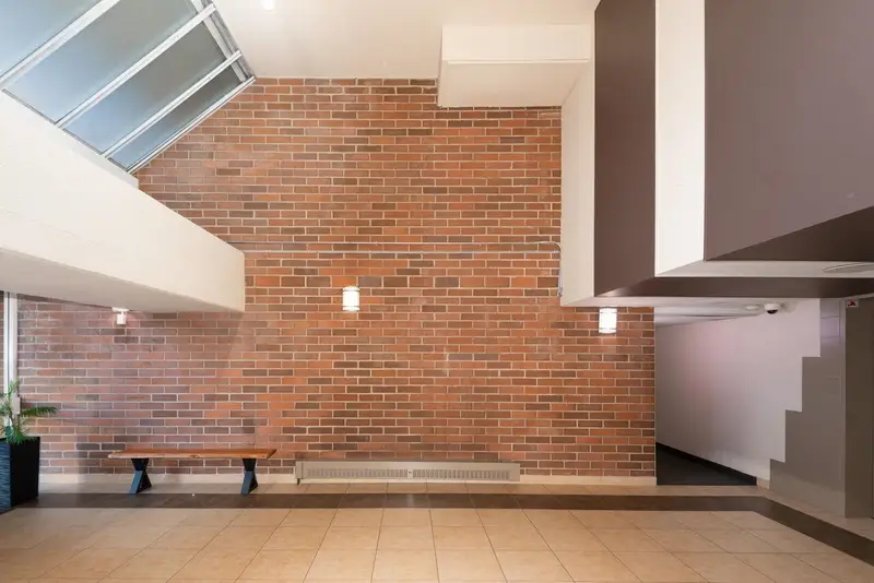 211 950 DRAKE STREET - photo 4 of 18