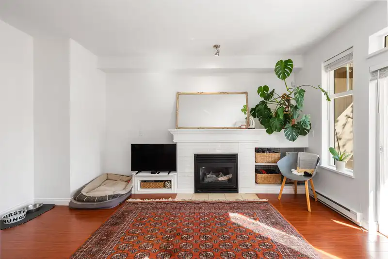 20 7238 18TH AVENUE - photo 3 of 39