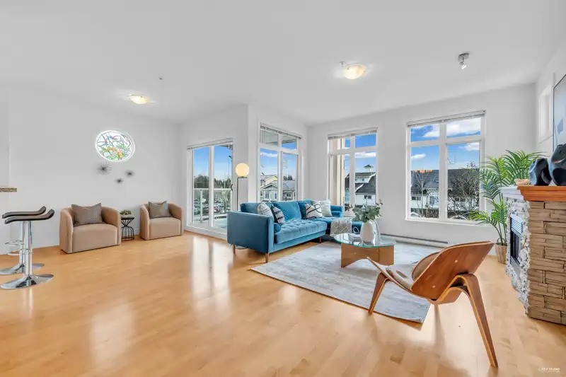 307 4233 BAYVIEW STREET - photo 1 of 40
