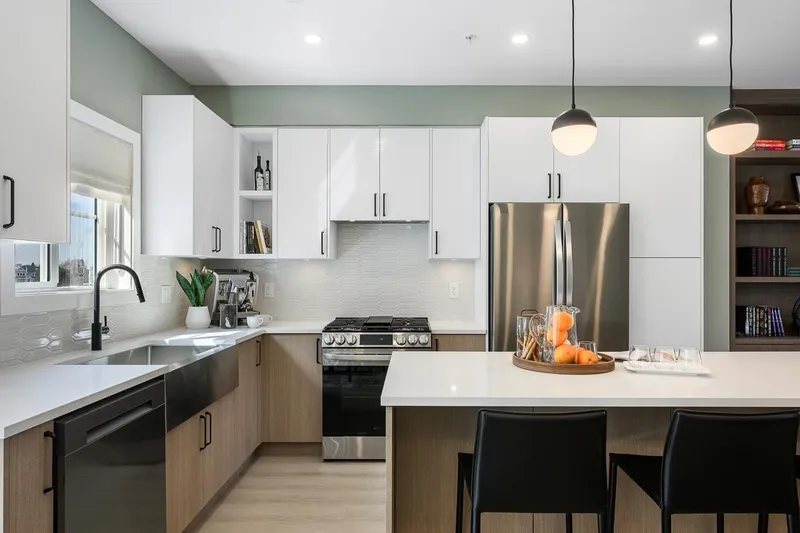 33 7716 207 STREET - photo 4 of 25