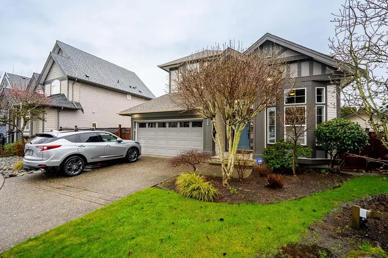 14782 59 AVENUE - photo 2 of 25