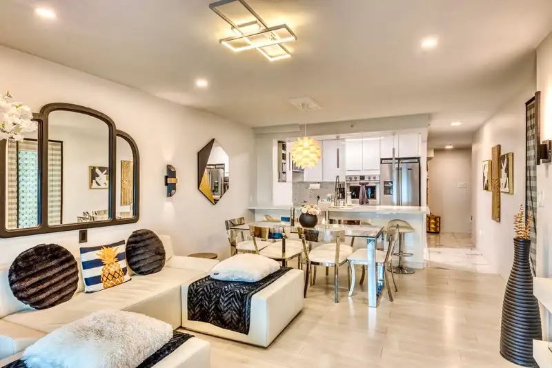 704 2468 E BROADWAY - photo 2 of 34