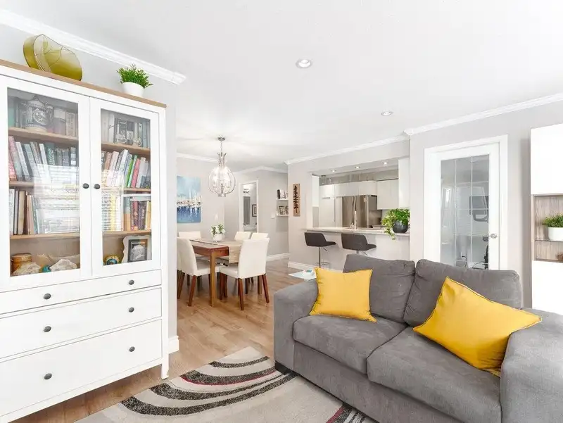 115 217 BEGIN STREET - photo 2 of 23
