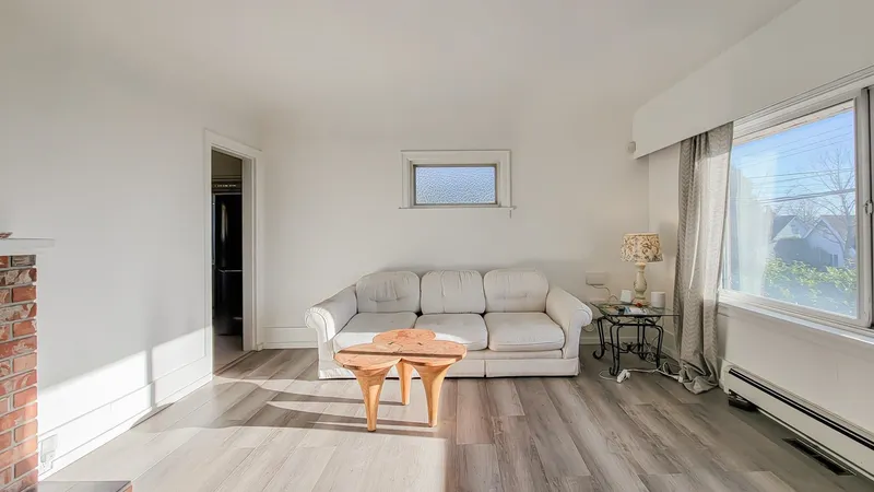 1515 EIGHTH AVENUE - photo 4 of 25