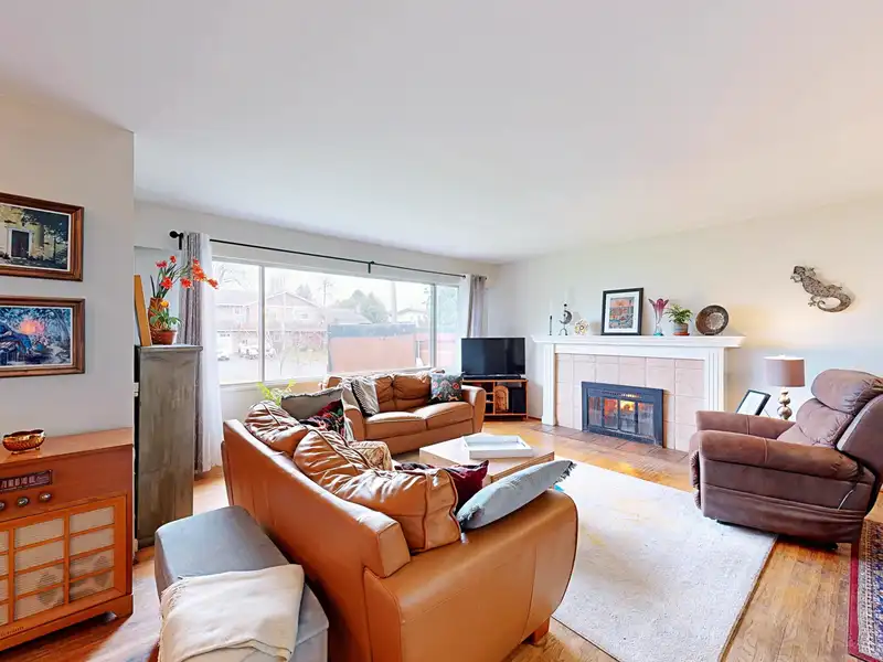 5042 59 STREET - photo 1 of 38
