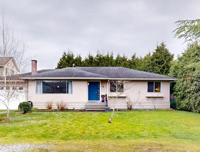 5042 59 STREET - photo 3 of 38