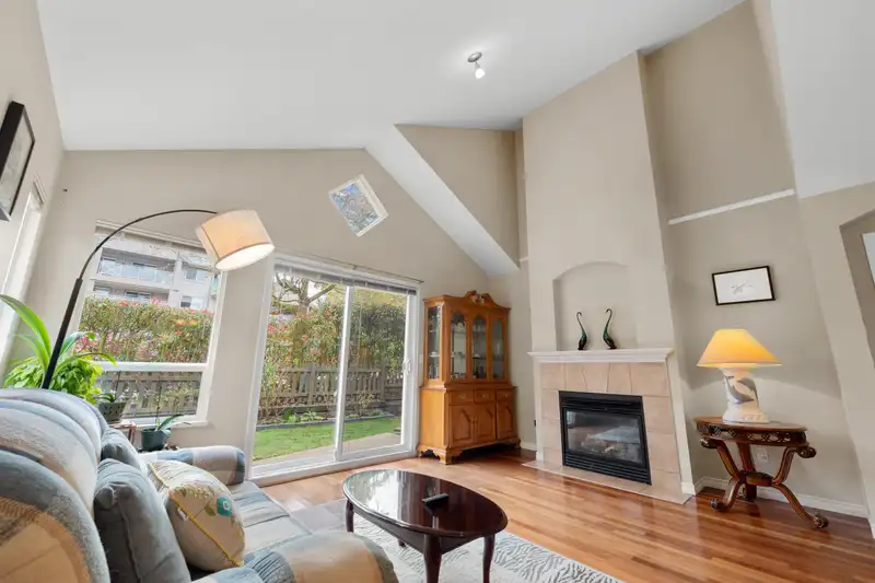 62 15133 29A AVENUE - photo 1 of 30