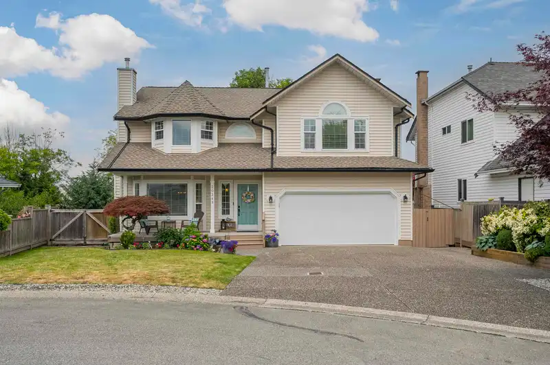 20349 90 AVENUE - photo 2 of 40