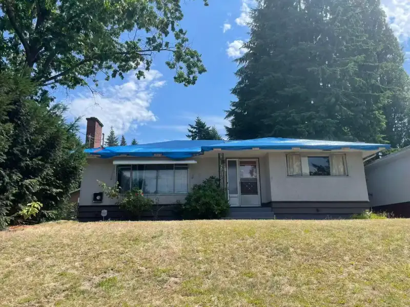 697 FAIRVIEW STREET - photo 1 of 11