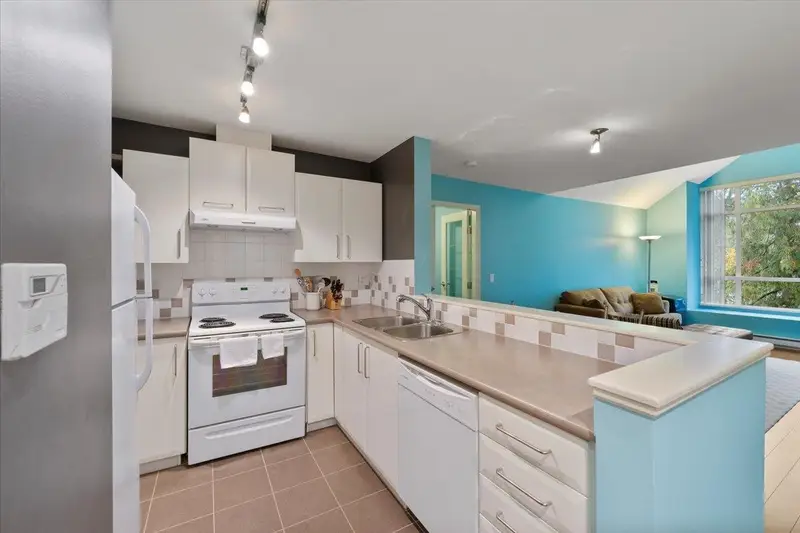 413 6893 PRENTER STREET - photo 4 of 24