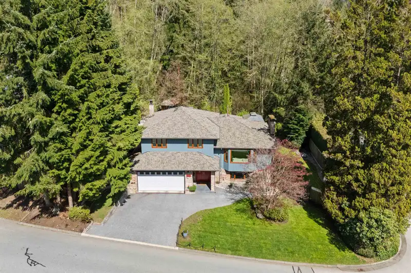 2760 WALPOLE CRESCENT - photo 1 of 35