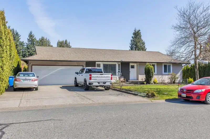 2046 MAJESTIC CRESCENT - photo 1 of 40