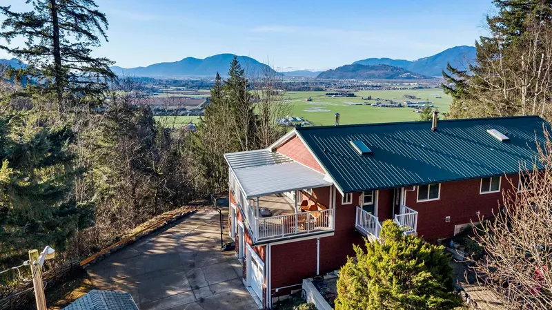 48585 WINCOTT ROAD - photo 1 of 25