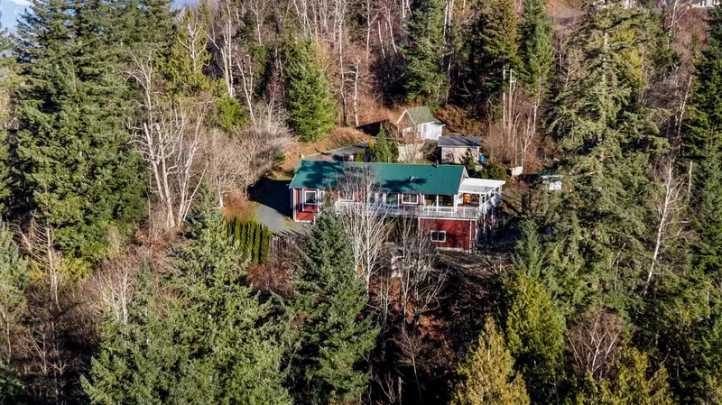 48585 WINCOTT ROAD - photo 2 of 25