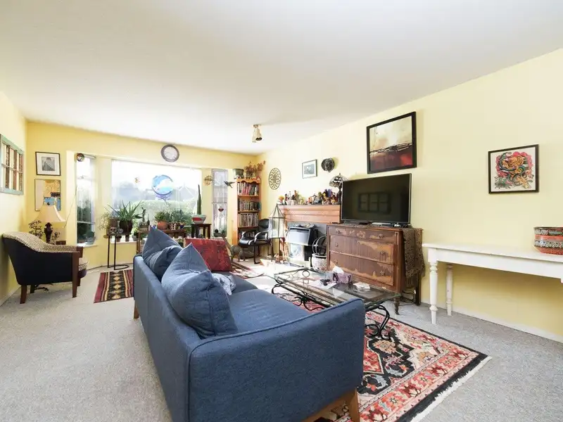 6655 3 AVENUE - photo 2 of 19