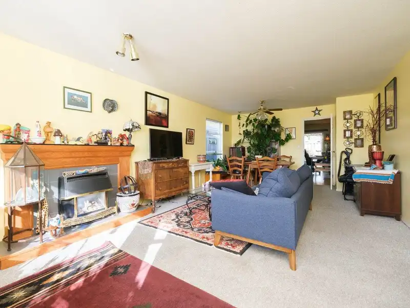 6655 3 AVENUE - photo 3 of 19