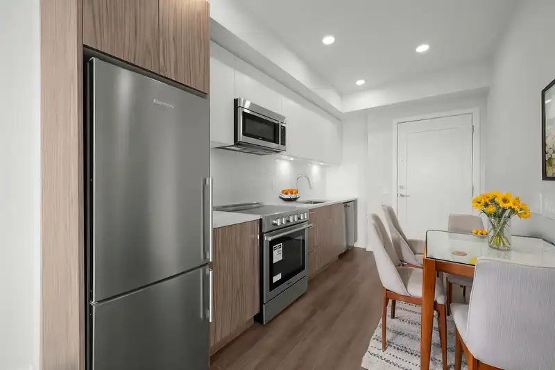 405 5535 HASTINGS STREET - photo 4 of 9
