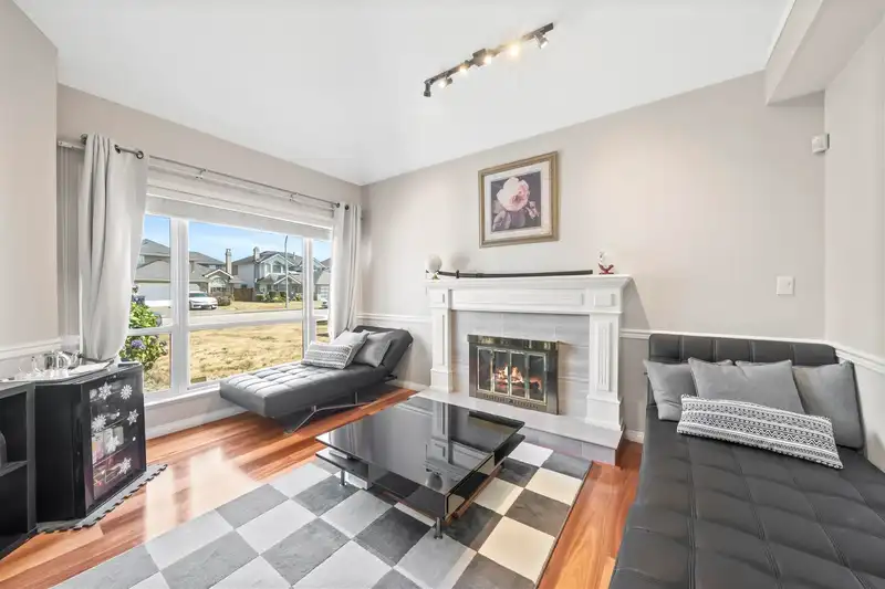 3628 MCKAY DRIVE - photo 4 of 32