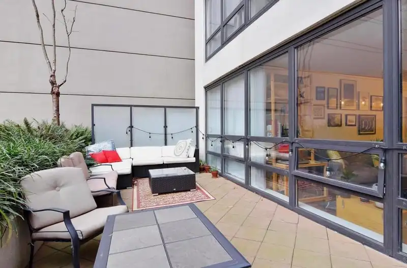 409 933 HORNBY STREET - photo 2 of 9