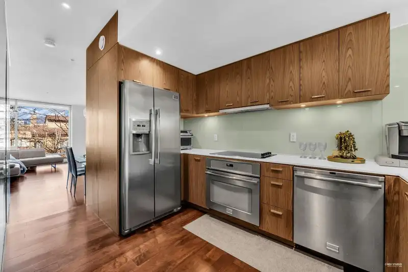 2 850 W 8TH AVENUE - photo 2 of 29