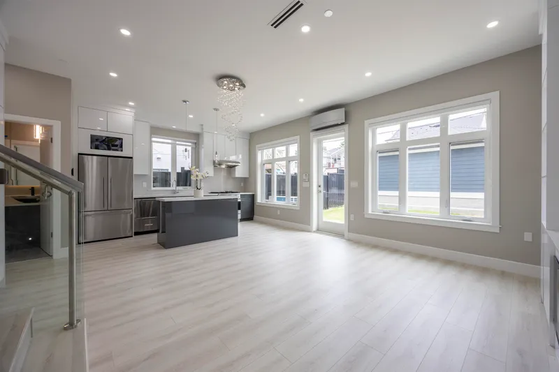 2 5808 LANARK STREET - photo 2 of 21