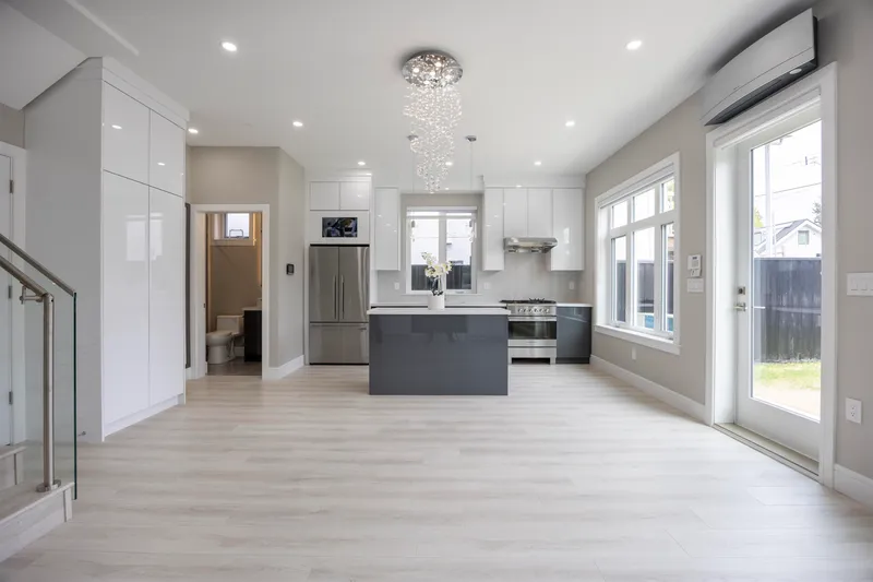 2 5808 LANARK STREET - photo 3 of 21